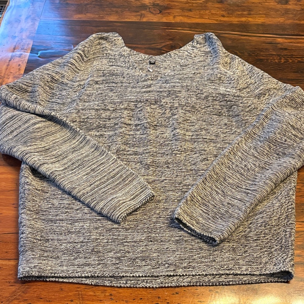 Uniqlo Women's Knit Long Sleeve Sweater Black and Grey